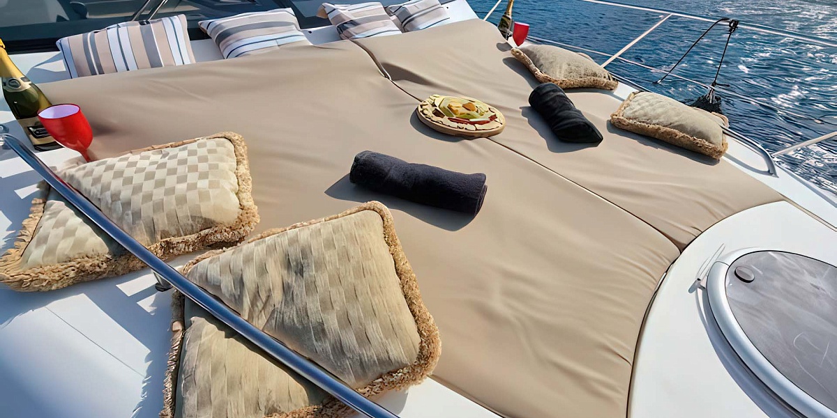 Аренда яхты Fairline Phantom 43 на Миконосе